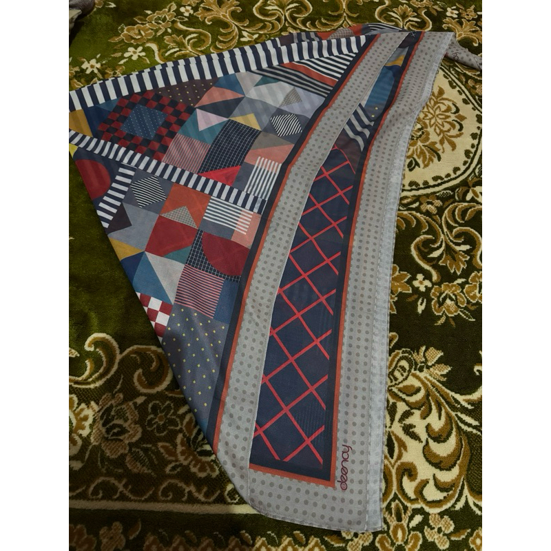 KERUDUNG SEGIEMPAT DEENAY PRELOVED