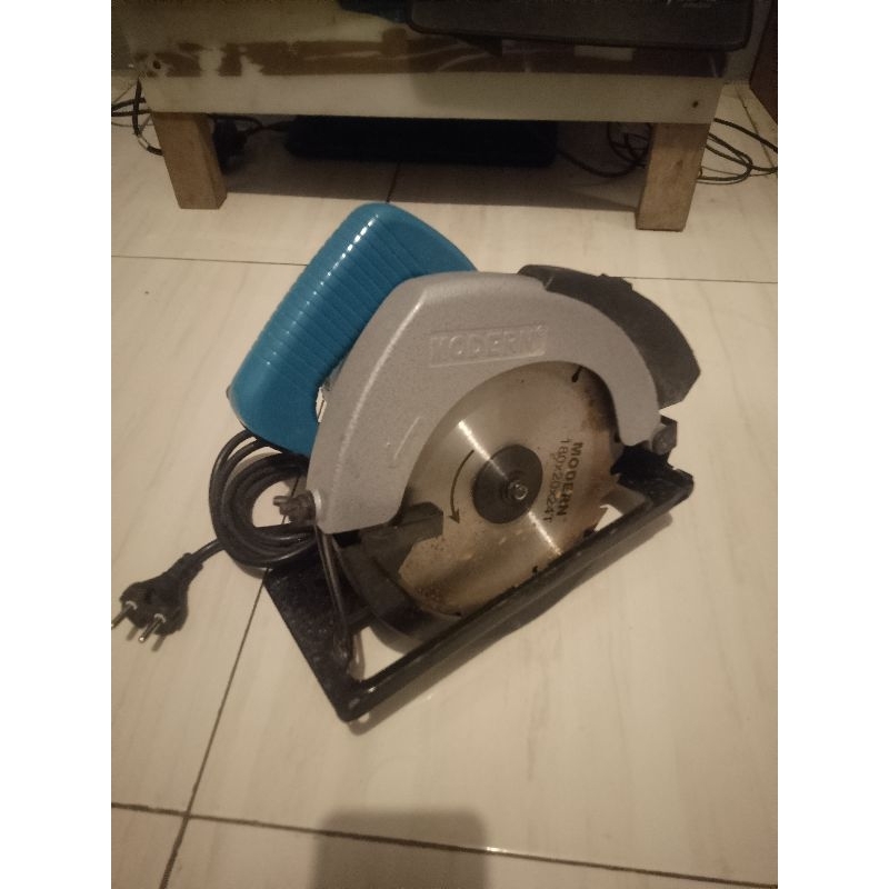 circular saw modern 2600l bekas