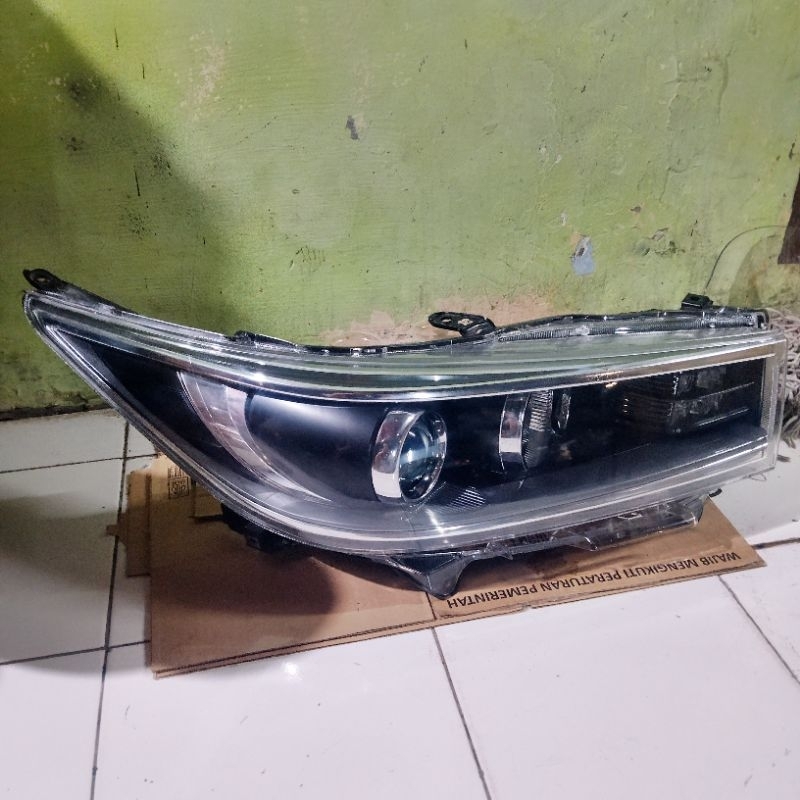 HeadLamp/LampuDepan INNOVA VENTURER