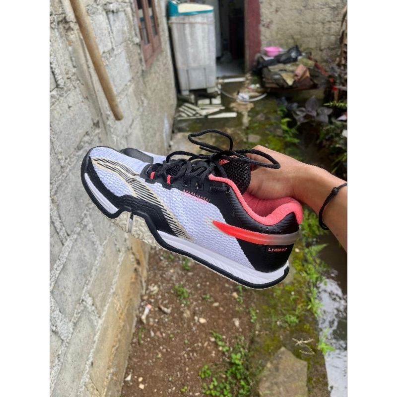 Sepatu Lining Saga 2020