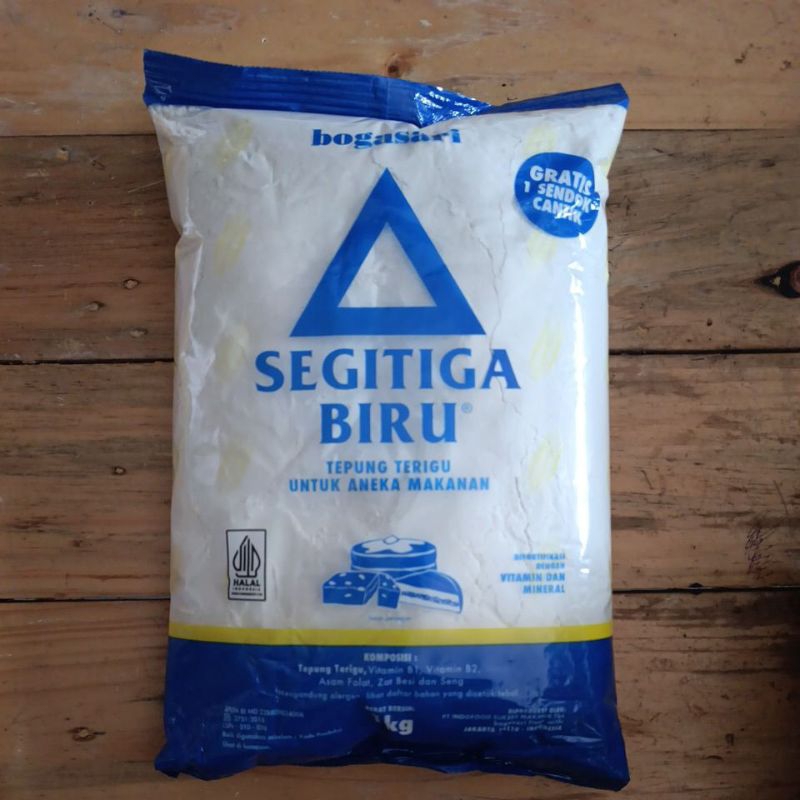 

Tepung terigu segitiga biru 1KG