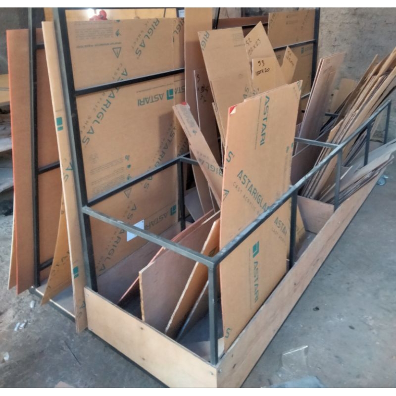 

akrilik putih susu 3mm size 100x20cm