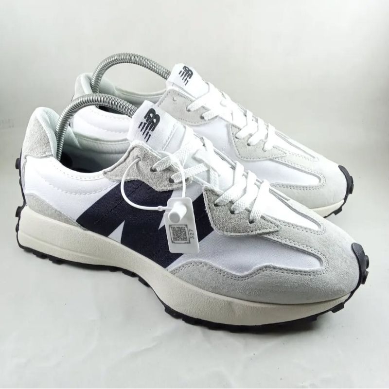 Sepatu Pria dan Wanita NB 327 List Hitam