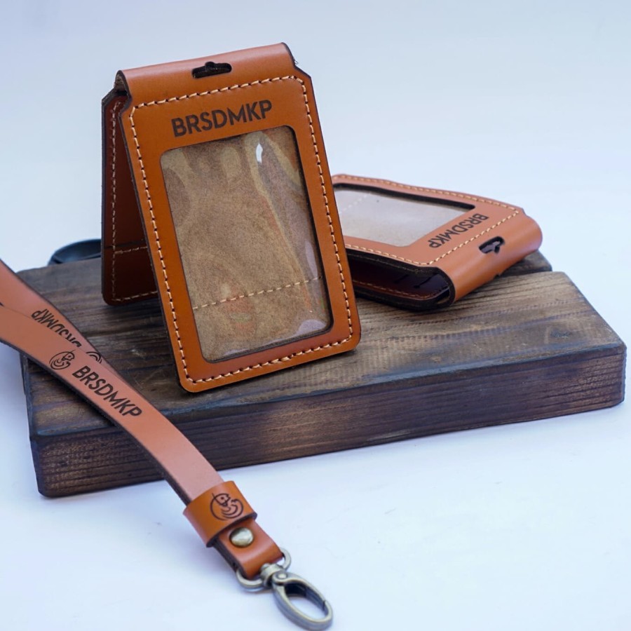 

ID Card kulit sapi asli custom logo gantungan Nametag lanyard tali ring model Lipat tempel saku