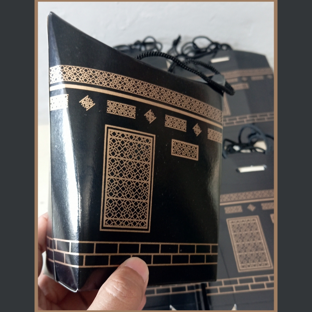 

Kemasan Oleh-oleh Haji dan Umroh motif Kabah