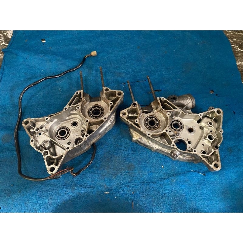 Krengkes kalter crankcase rengkes kanan kiri Suzuki trs original