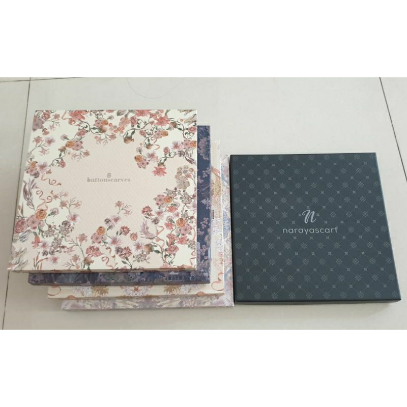 

Kotak Jilbab Cantik ( Buttonscarves & Narayascarf )