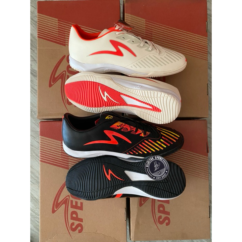 SEPATU FUTSAL SPECS SWERVO HYDRA PRO IN WHITE BLACK 100% Original