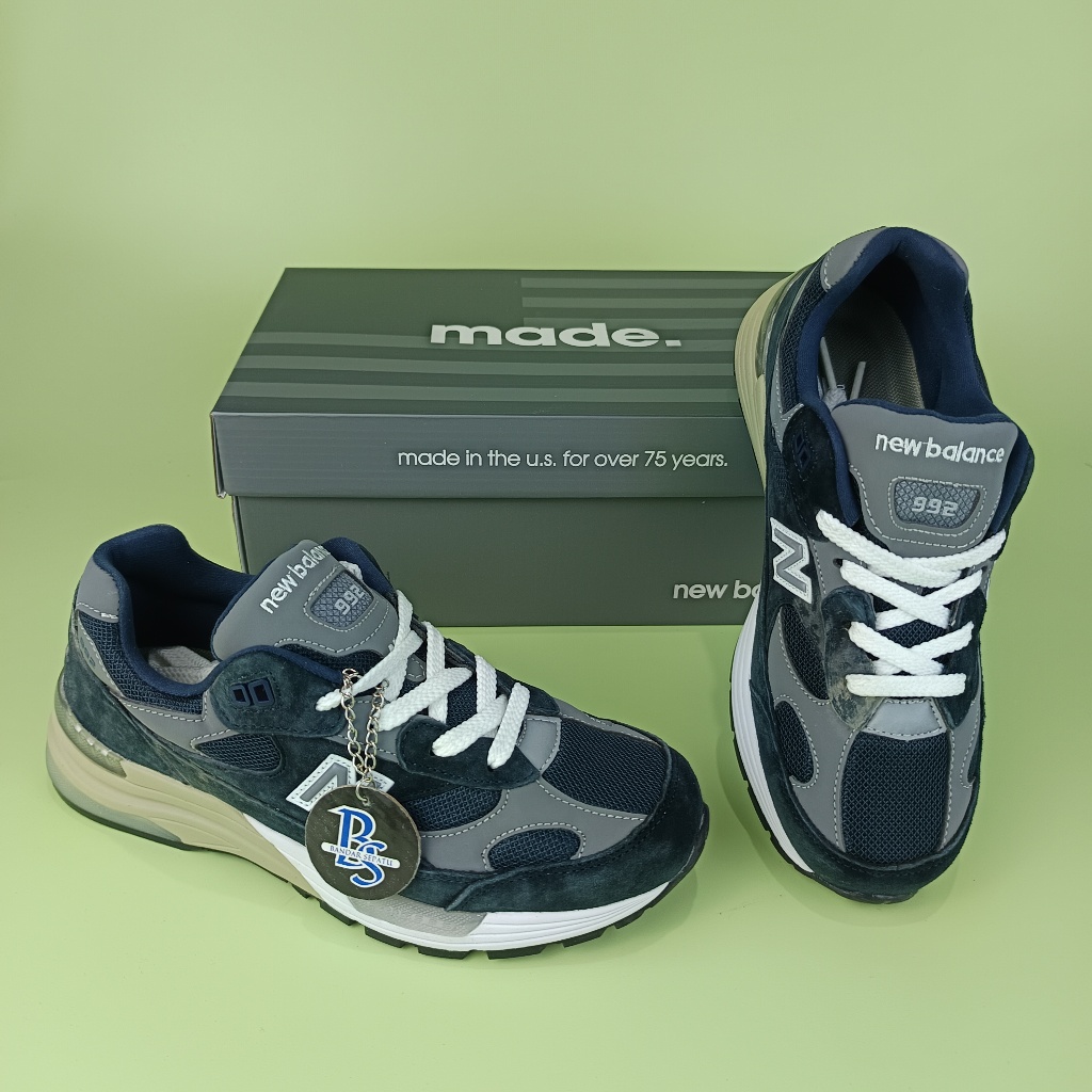 Sepatu NB 992 Navy