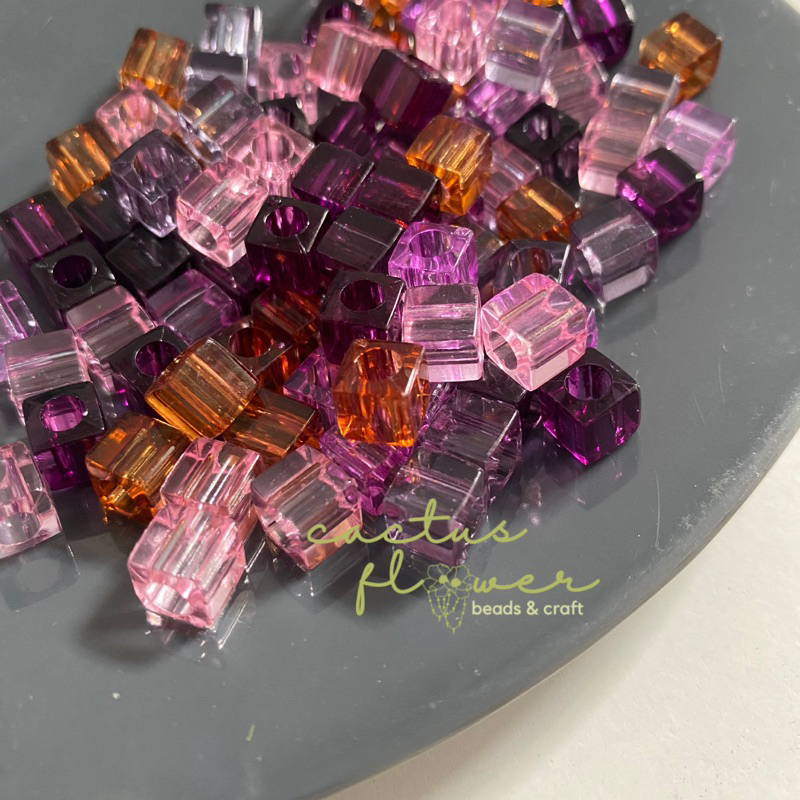 Manik-manik Plastik Kotak Nutrijel Lubang Besar