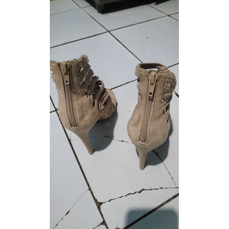 sepatu hils aldo second size 38