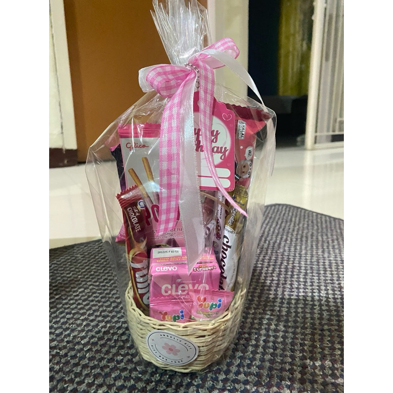 

HAMPERS IDUL FITRI, ULANG TAHUN,PARCEL isi 7-10 Snack