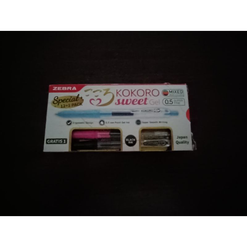 

ZEBRA Bolpen Kokoro Sweet Warna Hitam (1 kotak isi 12 pc bonus 1 pc)