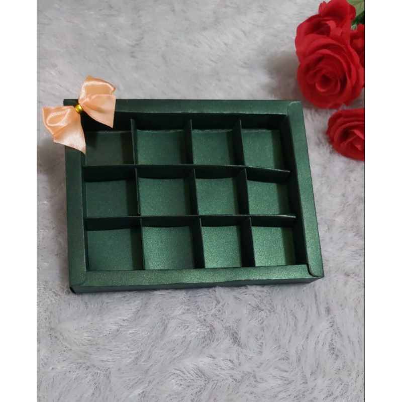 

box coklat sekat 12 sudah jadi/box coklat praline/kotak coklat sekat/box coklat murah