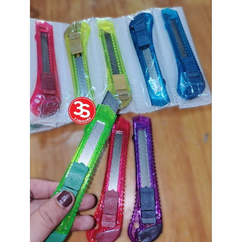 

CUTTER / PISAU CUTTER WARNA TRANSPARAN MURAH