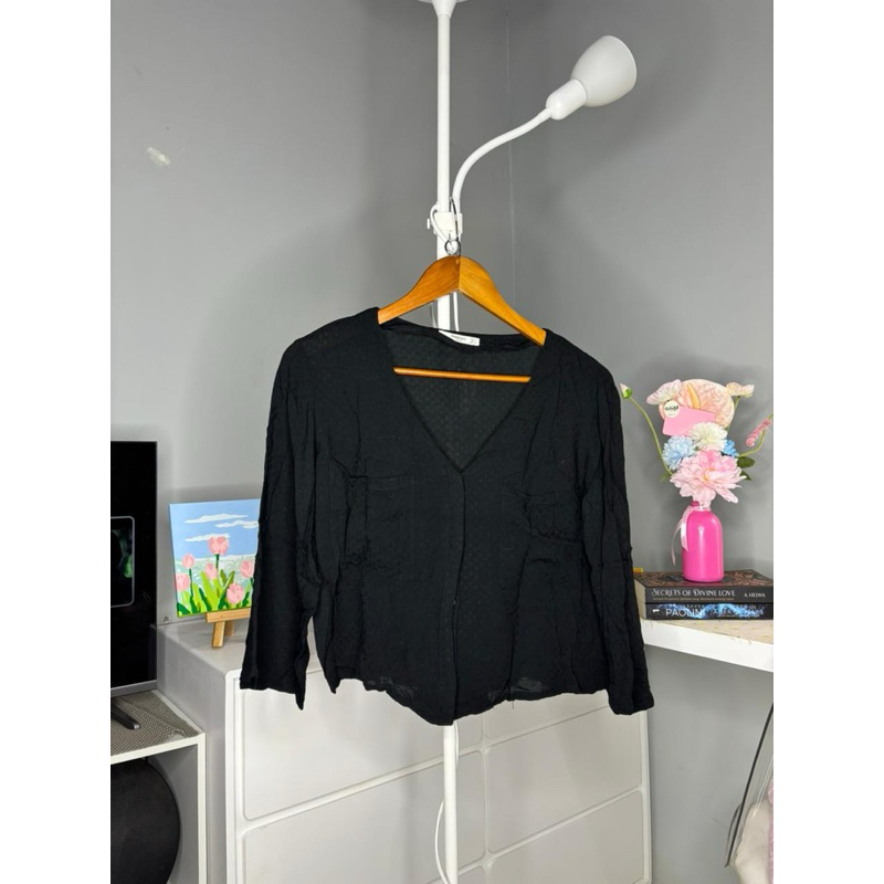 Preloved crop shirt / kemeja MANGO hitam size S