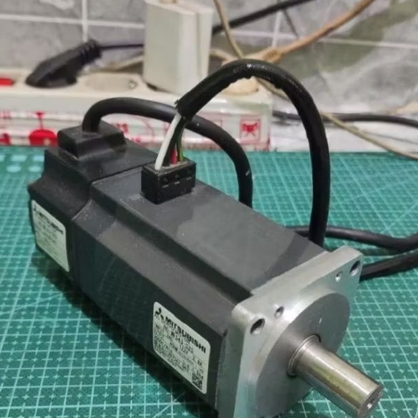Star+ MITSUBISHI AC SERVO MOTOR HC-MFS43-S25SERVO MOTOR 400W 2.8A 3000RPM Mengontrol posisi, kecepat