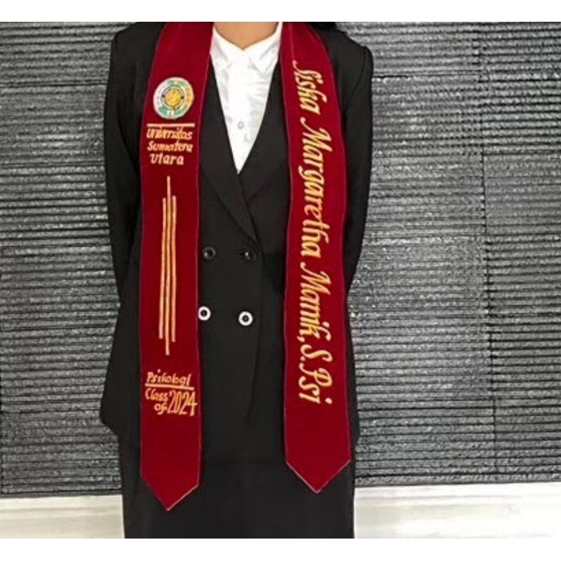 SELEMPANG WISUDA, CUMLAUDE, SEHARI JADI