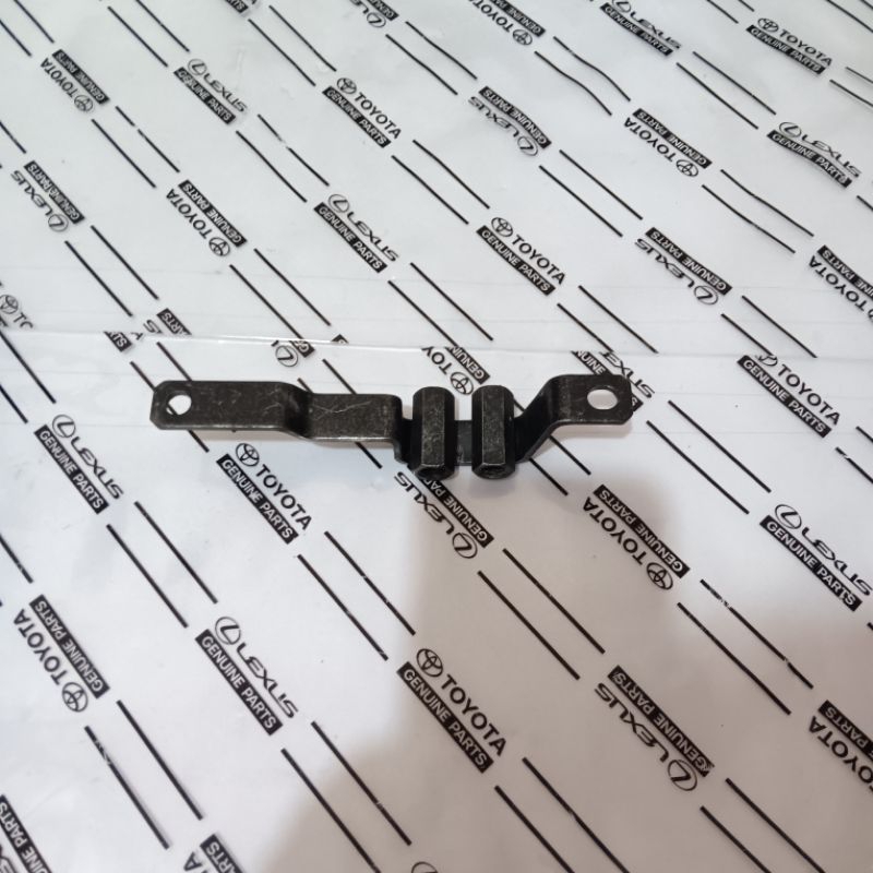 brecket Sambungan pipa rem cabang 4