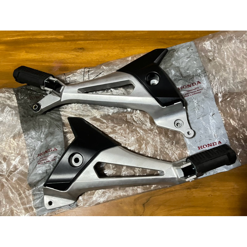 DUDUKAN BRACKET BRAKET KARET FOOTSTEP FOOT STEP BARSTEP POSTEP BELAKANG HONDA SUPRA X 125 BATMAN SUP