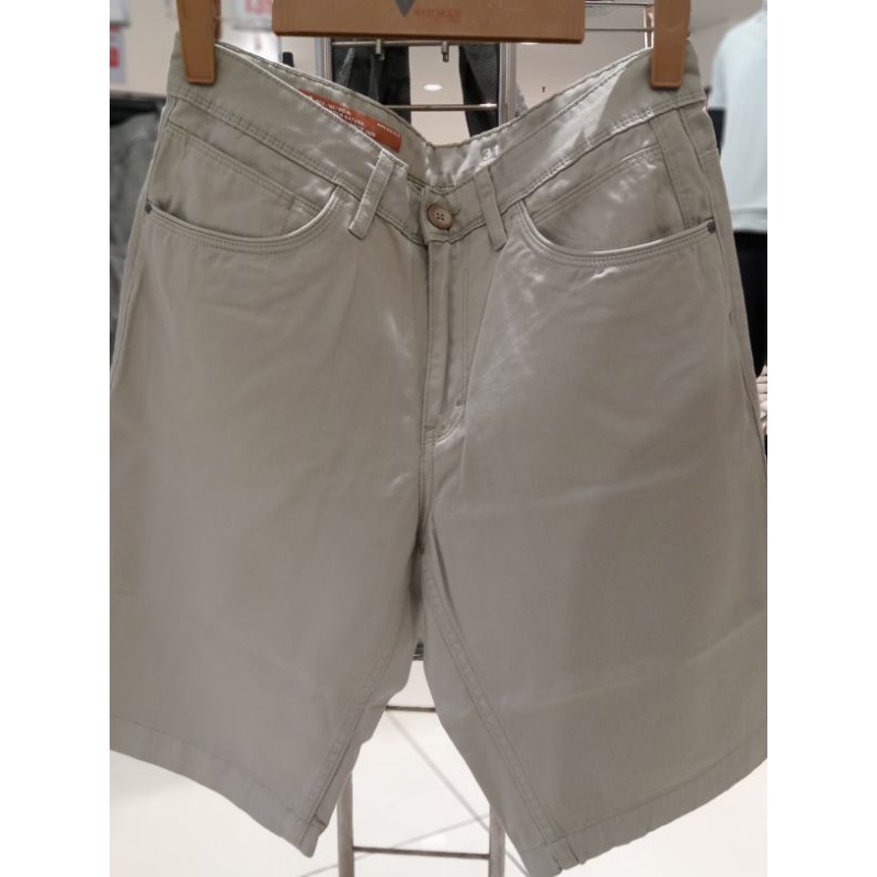 CELANA PENDEK WATCHOUT