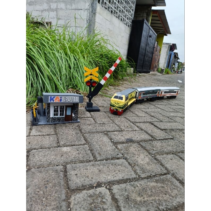 Lokomotif CC203 vintage +2gerbong+1palangpintu+1 pos jpl- Miniatur Kereta Api Kayu