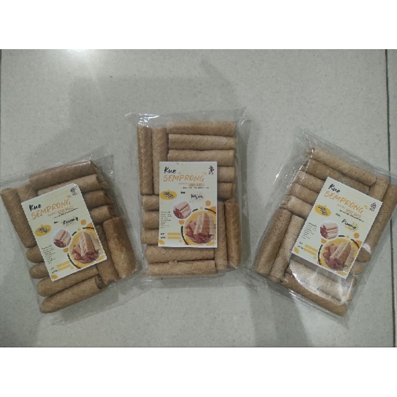 

Kue Semprong lipat