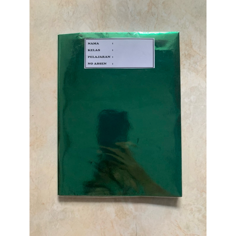 

buku tulis sudah disampul sukung warna hijau muda gilap dan sampul plastik