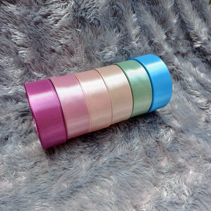 

Pita Satin 1 inch, 2.5cm 20 yard (per rol)