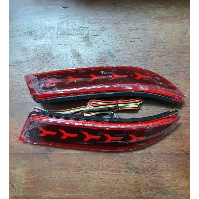 Lampu reflektor bumper belakang Rush lama 2007 - 2012.