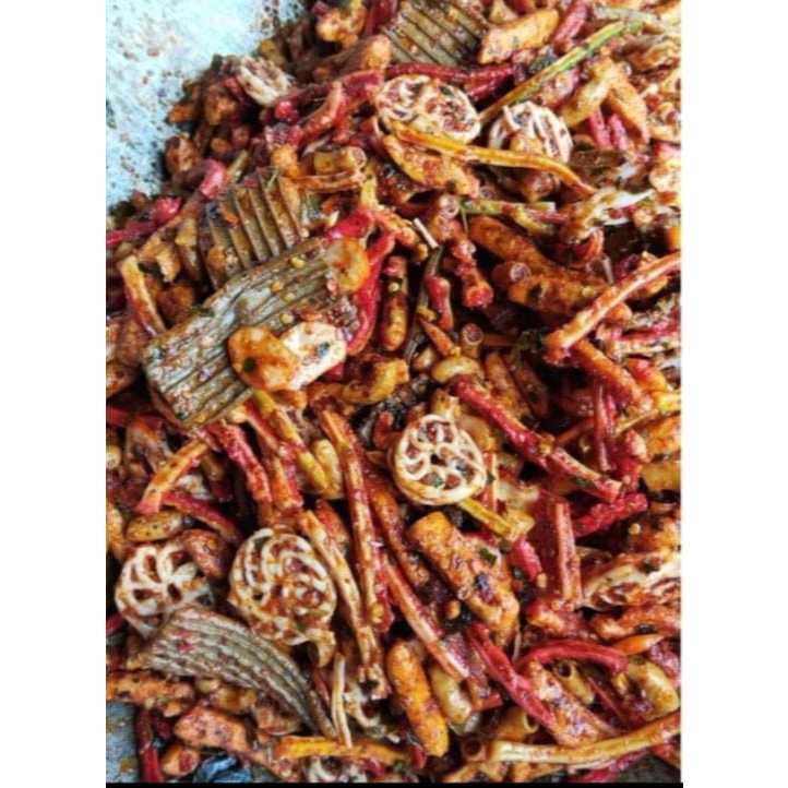 

Kerupuk Seblak Campur Mix/Campur Pedas Daun Jeruk Cikruh Wangi 1 Kg gr