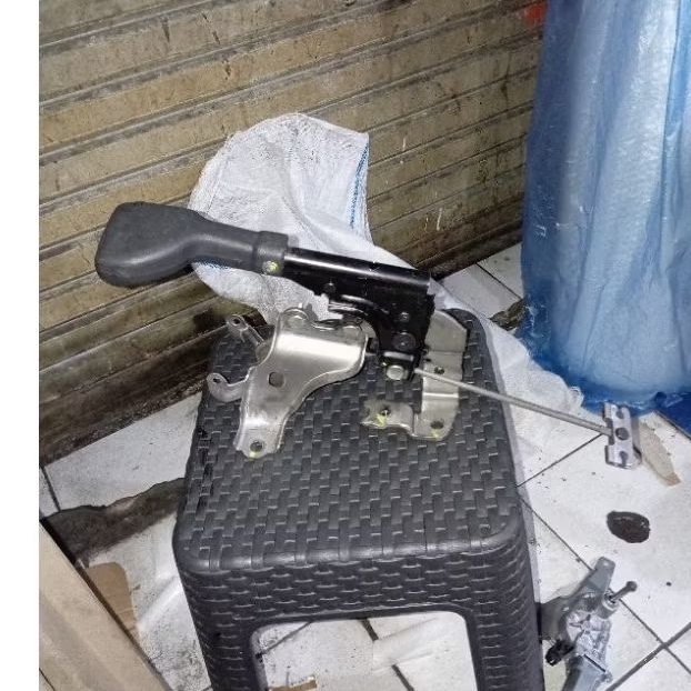 tuas handle rem tangan Calya sigra original