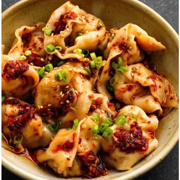 

Wonton Chili oil isi 5 (Wonton ayam gurih di balut Chili oil)