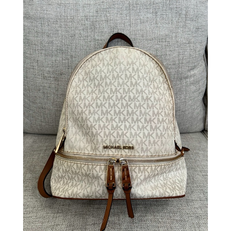 MK RHEA MEDIUM BACKPACK SIGNATURE WHITE