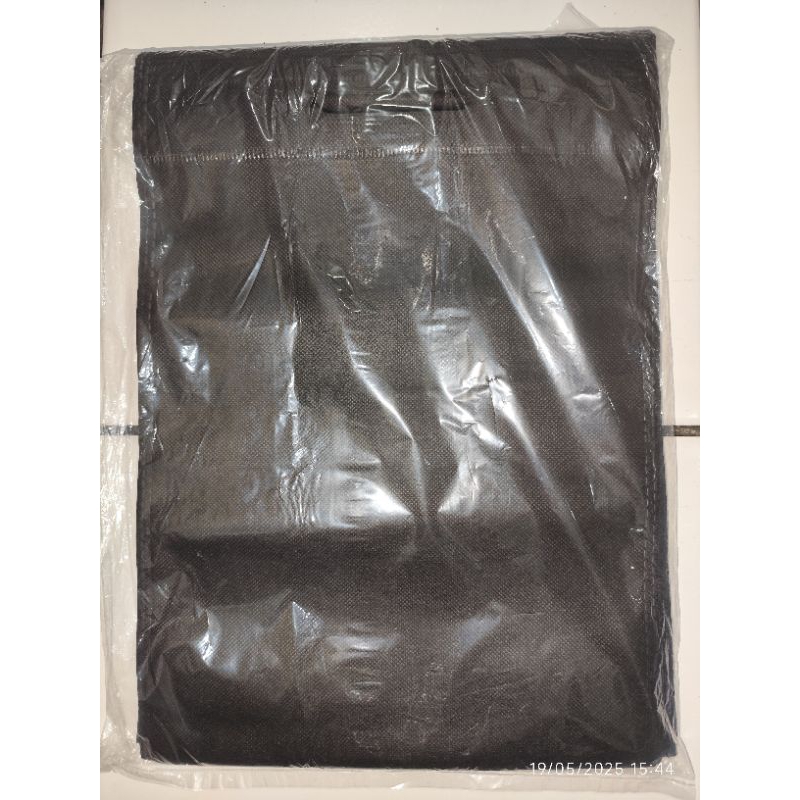 

Tas spunbond hitam 25x35 cm isi 5 pcs