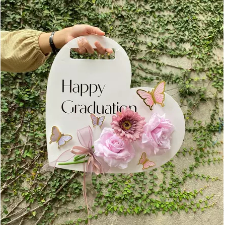 

Happy graduation love cardboar flower/paper board/kotak bunga tenteng