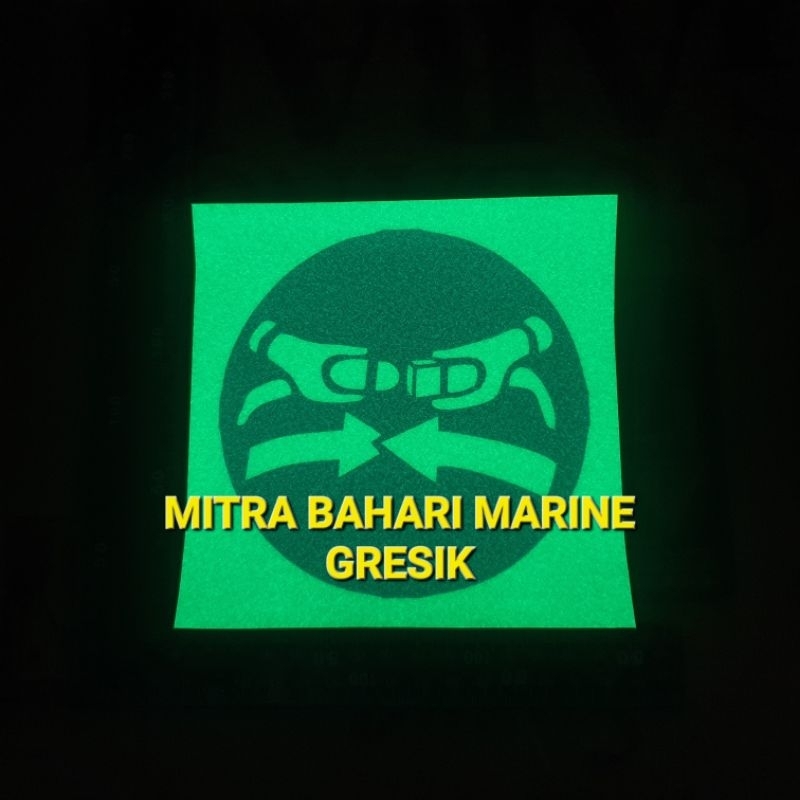 

Stiker IMO Symbol IMPA 335100 Fasten Seat Belts Ukuran 15x15cm Glow In The Dark
