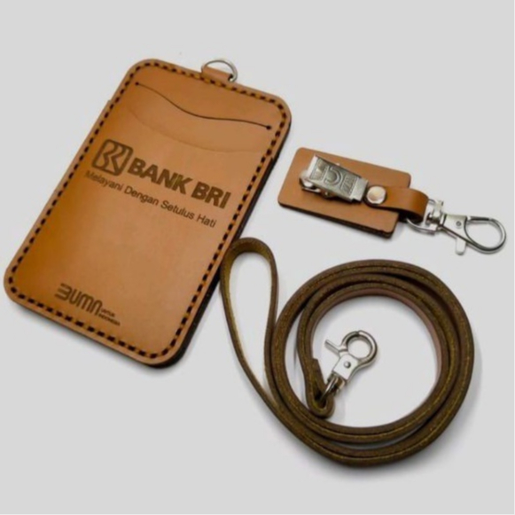 

ID CARD KULIT ASLI / NAME TAG KULIT FREE TAMBAH LOGO DAN NAMA