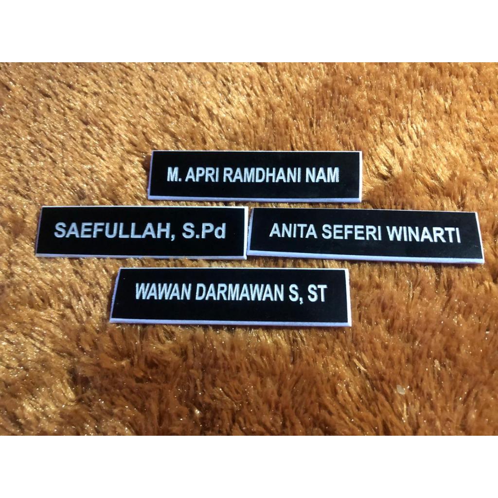

Nama Dada/Name Tag Grafir Menggunakan Mesin Laser