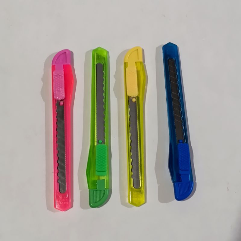 

Cuter pisau pemotong (kecil)