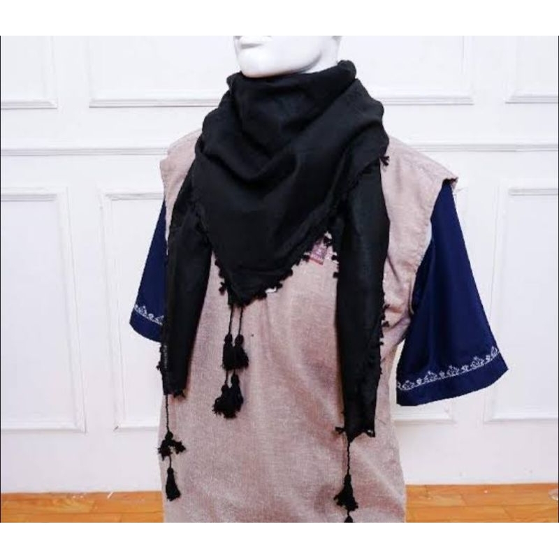 sorban pria muslim hitam