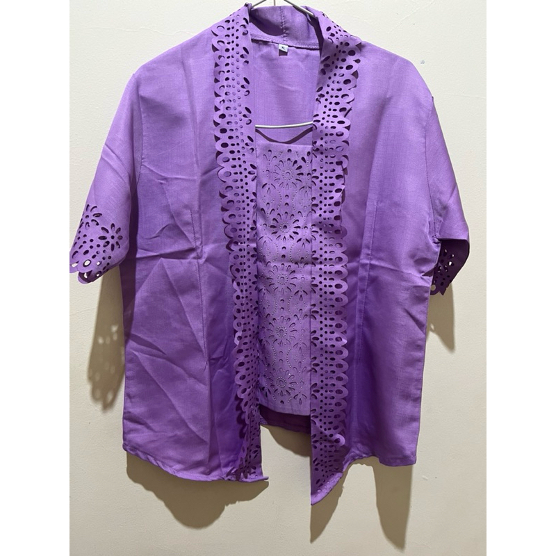 Kebaya modern ungu