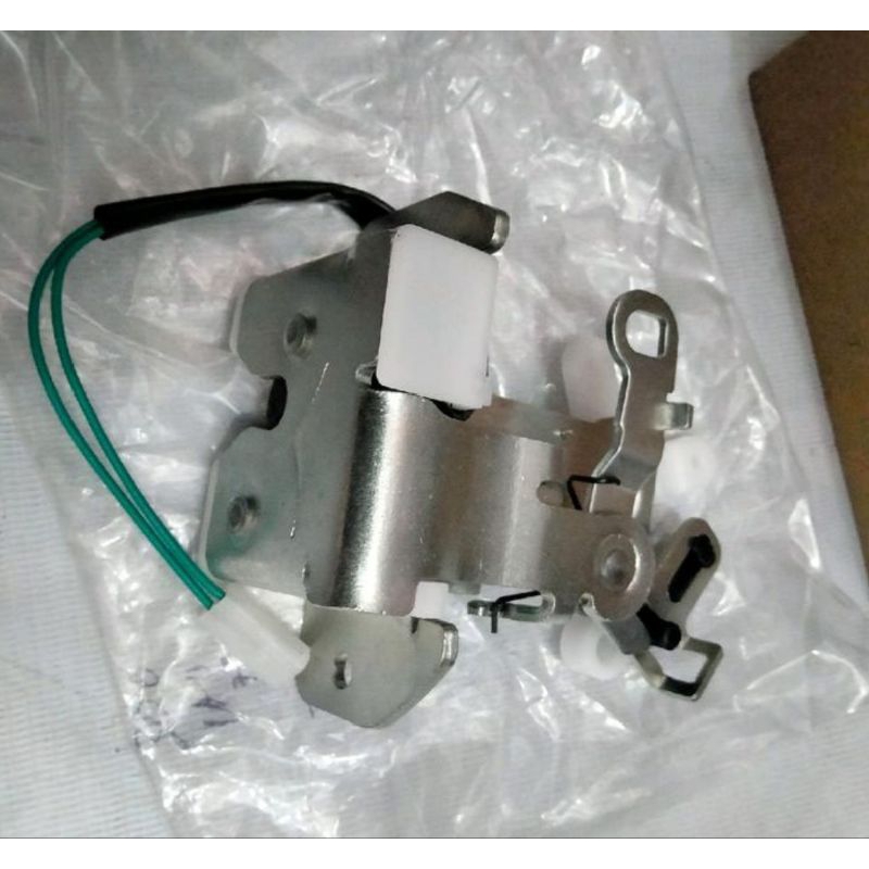 Door lock Bagasi / pintu Belakang Daihatsu Grand Max / Luxio