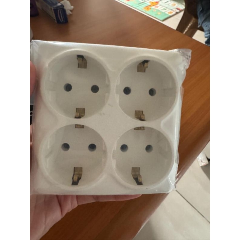 Colokan  4 In 1 Kotak Loyal/Colokan 4 Lubang Loyal