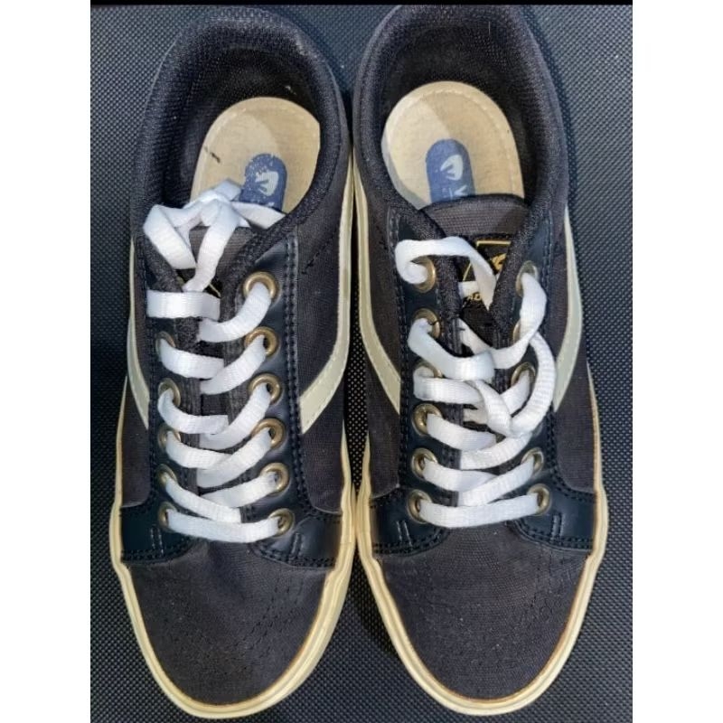 Preloved- Sepatu Ventela Ori