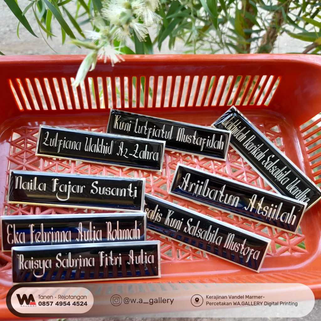 

Name Tag Akrilik Resin Custom – Magnet/Pin Putih Emas, Cepat & Tanpa Minimal
