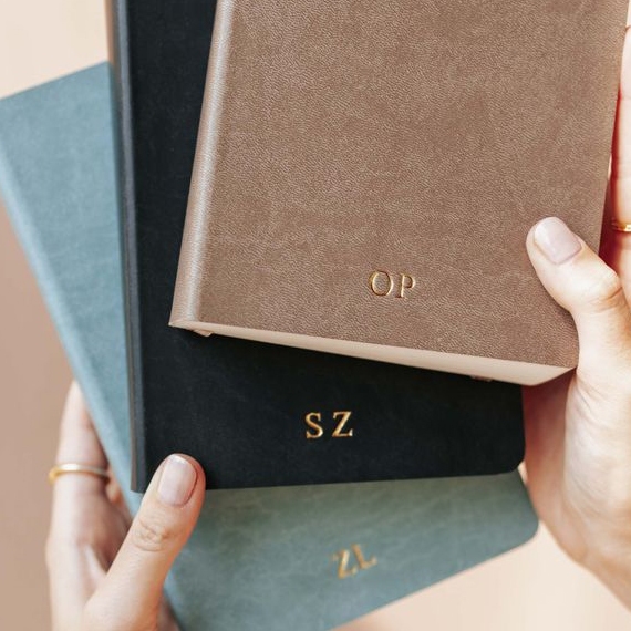 

Link Khusus Custom #HotFoil GOLD Initial Nama pada Notebook