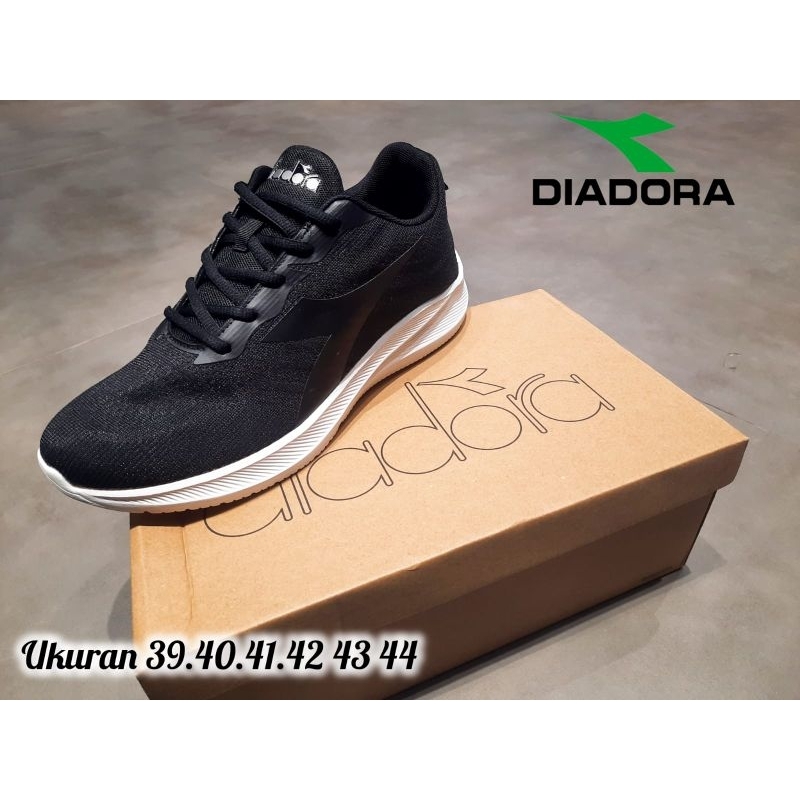 sepatu sport runing diadora pria warna hitam diadora hermione black