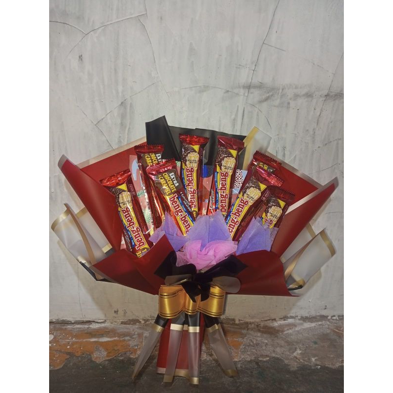 

buket snak bengbeng/dilan harga mulai dari 80 Rb isi 8 dan 85 Rb isi 10 warna kertas buket rendom