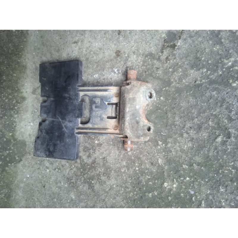 Engsel jok set tutup aki Mio sporty.mio smile original bekas